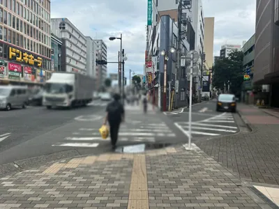 U2 （ユーツー）への道順 11／14：二つ目の右手路地を右に進みます。