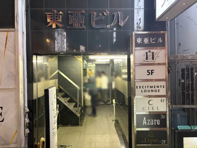 アジュールの店内
