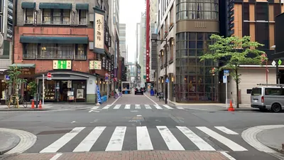 金銀彩 （キンギンサイ）への道順 11／12：十字路を渡って直進します。
