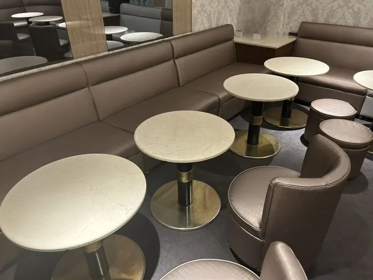 ブルークレールの店内