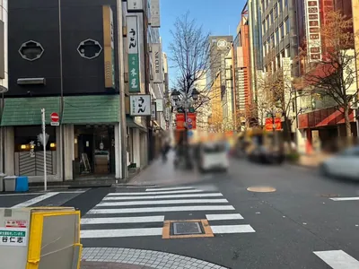 スダチへの道順 6／7：一つ目の路地を越えて直進を続けます。