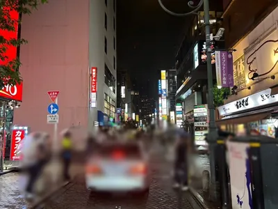 ザクラブへの道順 3／4：一つ目の十字路を越えます。