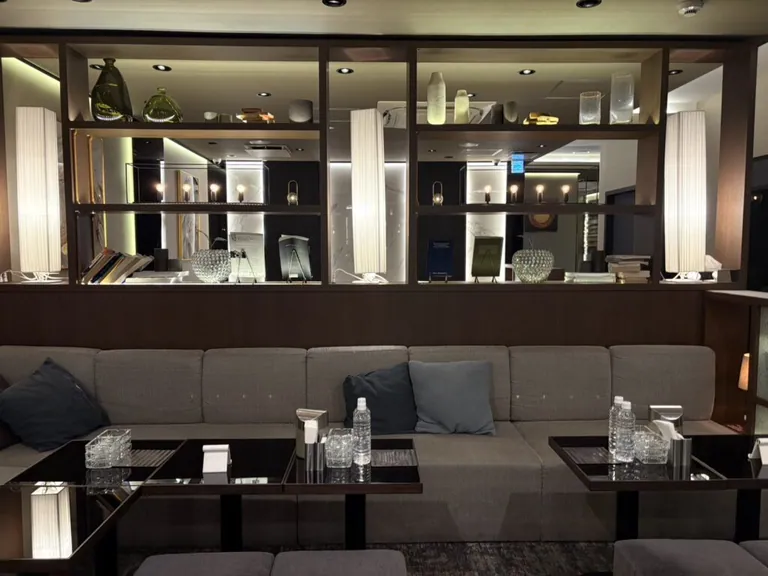 五井 エデンの店内