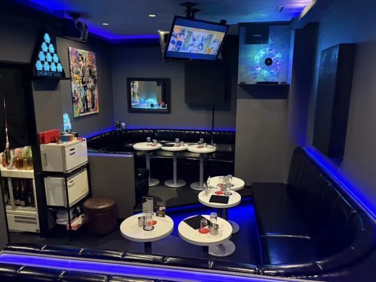 天 （テン）の店内