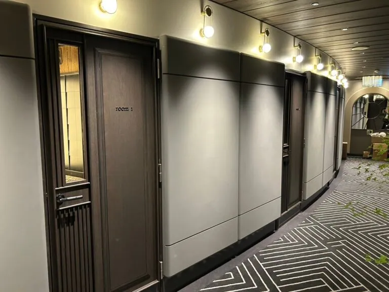 フォーシーズンの店内