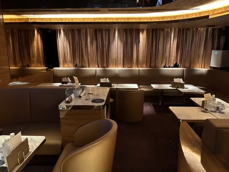 蕨 タントラの店内