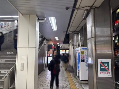 蕨　エースへの道順 2／7：駅を背にして左手へ進みます。