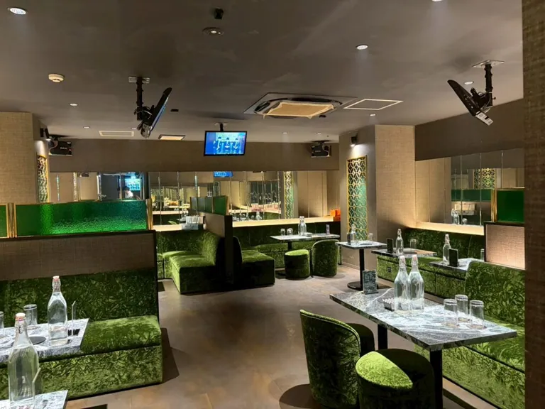 ルルの店内