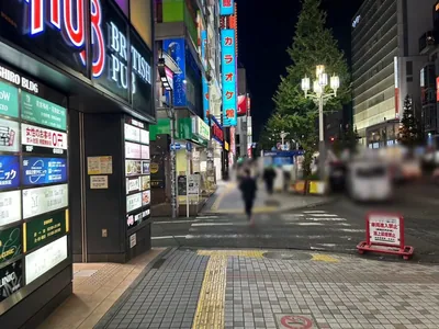 ダコールメイ （D’ACCORD May）への道順 7／11：二つ目の路地も越えます。