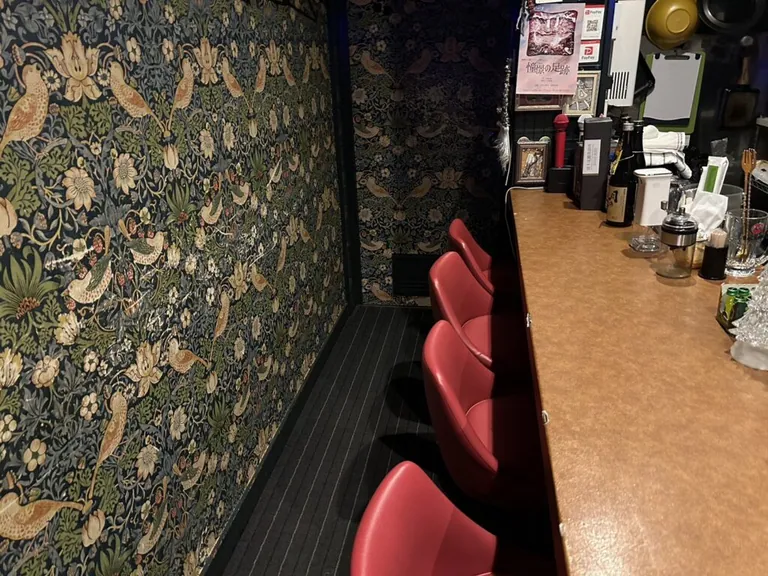 ワイズワイスの店内