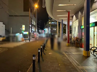 キアラへの道順 4／7：直進します。