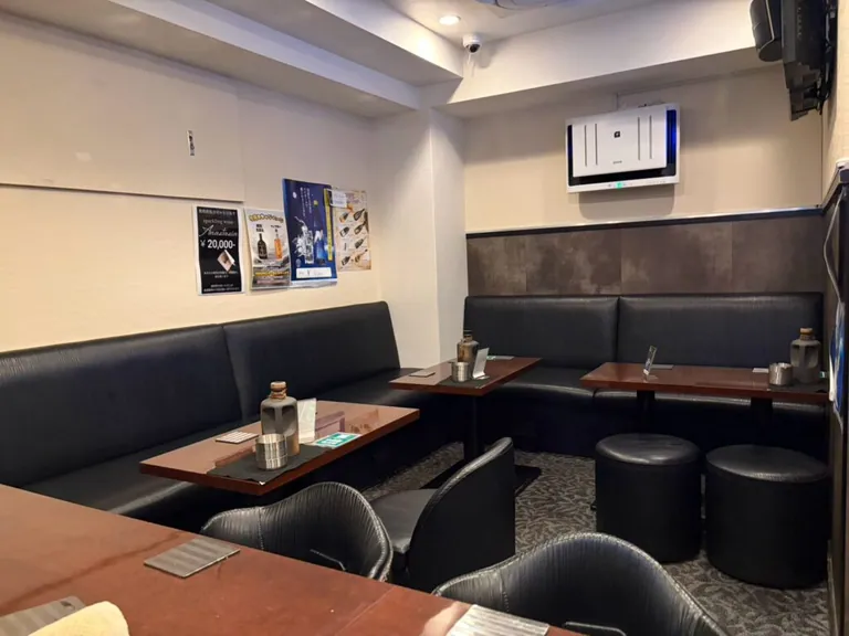 カラットはなれの店内