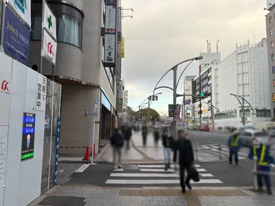 マーヤへの道順 3／6：一つ目の路地を越えて直進します。