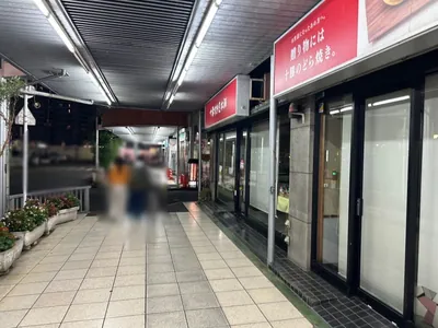 蕨　ラトゥールへの道順 4／6：一つ目の路地を右折します。