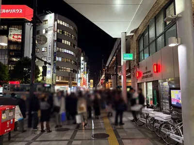 吉祥寺　ミミへの道順 2／8：駅を背にして右手へ進みます。