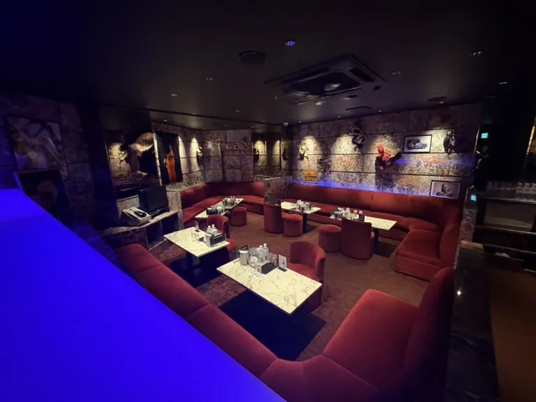 小岩　エンペラーズラウンジ （Emperor’s Lounge）の店内