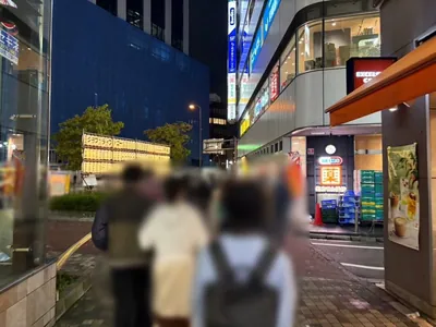 カナロアへの道順 3／8：右手の一つ目の路地を越えて直進をします。
