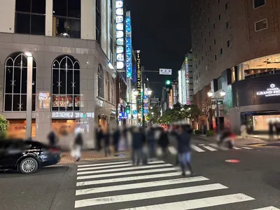 あし田 （アシダ）への道順 6／7：直進すると「難波橋」という十字路に出るので左折します。