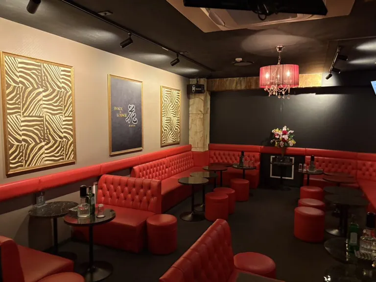 花 （ハナ）の店内