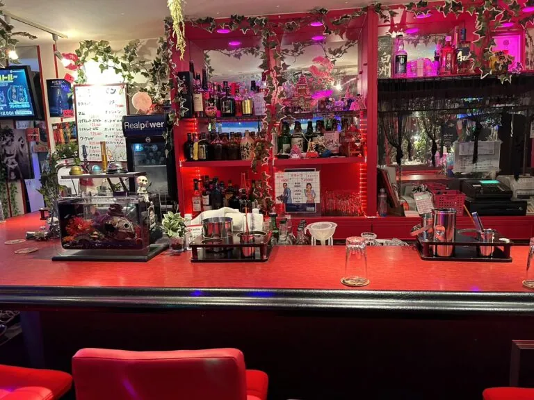 イーネー （girls cafe bar E～ねぇ）の店内