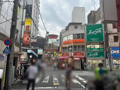 セレクションへの道順 5／6：十字路を超えて直進します。