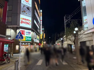 ドエムへの道順 6／15：左手路地を越えて直進をします。