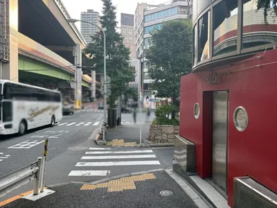 アジトへの道順 10／13：六つ目の路地も越えて直進を続けます。