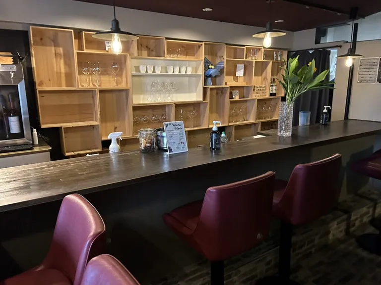 烏森 ワイナリーの店内