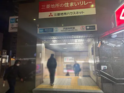 ビーチへの道順 1／8：「門前仲町駅」4番出口を出ます。