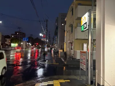八幡宿　モール （Girl’s Bar MOLE）への道順 5／6：右手路地を越えて直進をします。