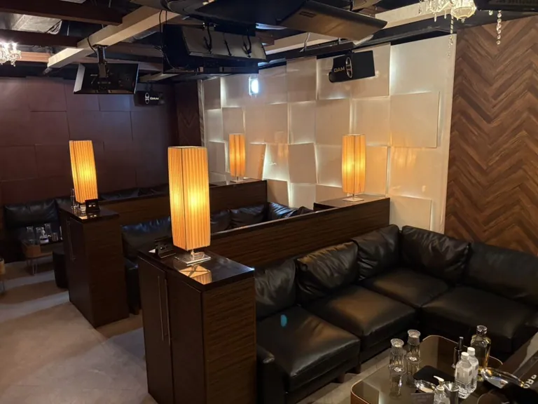 ラトゥールの店内