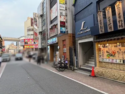 イーストブルーへの道順 10／10：少し進むと右手に千葉イーストブルーの入る「FTビル」があります。