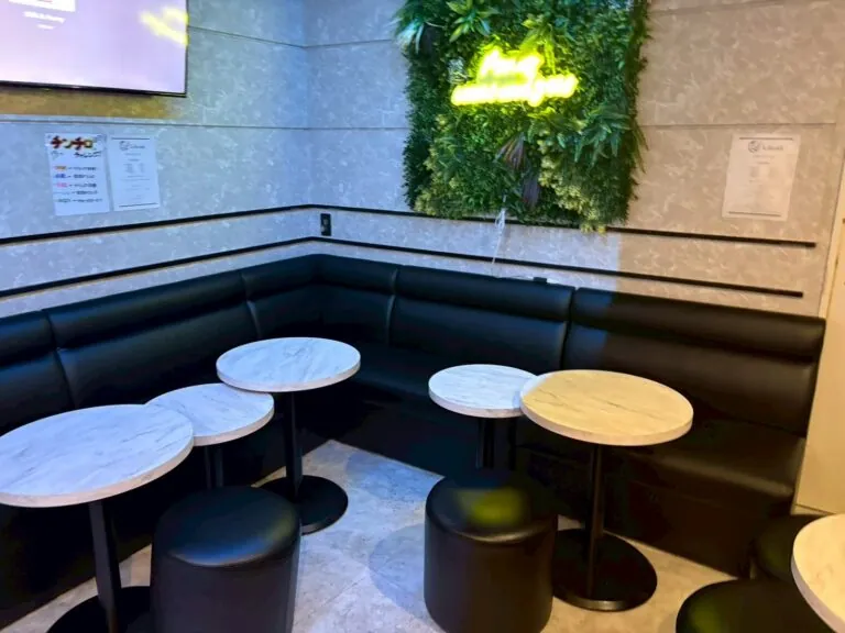 リビアンの店内