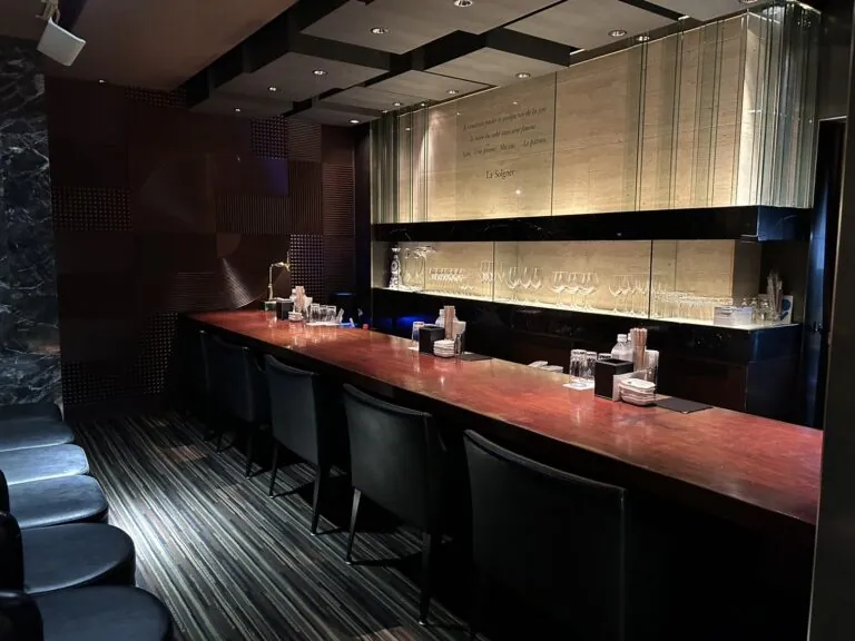 ソワニエの店内