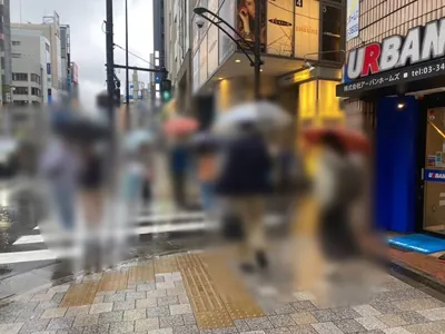 バッドガールズ （Campus Cafe BADD GIRLS 六本木）への道順 4／5：右手の路地を右折します。