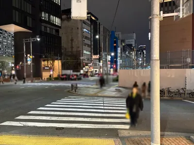 フクへの道順 4／10：二つ目の横断歩道も渡ります。