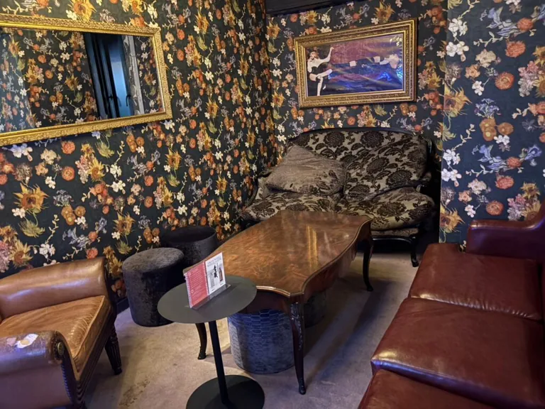 バニーラウンジB4の店内