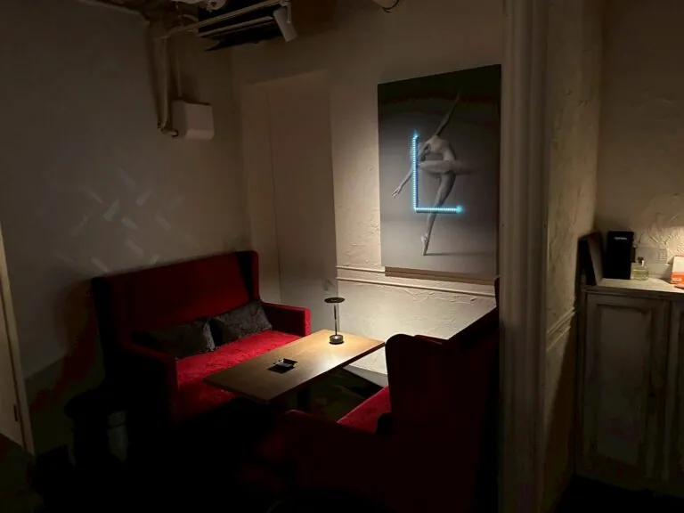 エル （L）の店内