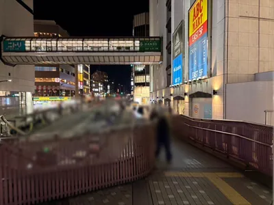 モコモコ （もこもこ）への道順 3／8：右手スロープを下ります。