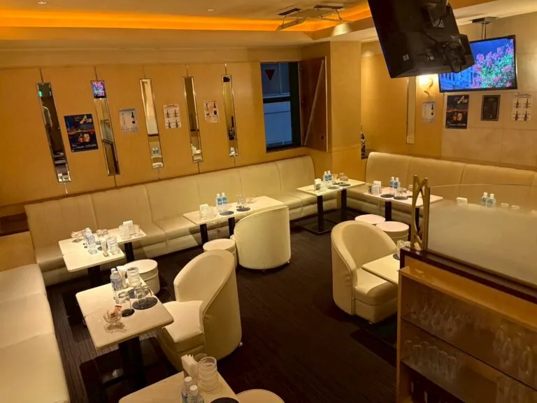 銀 （ギン）の店内
