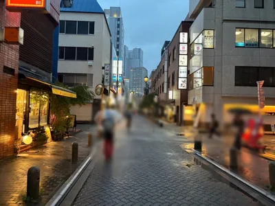 談話室 メルセゾンへの道順 4／5：二つ目の十字路も越えて直進を続けます。
