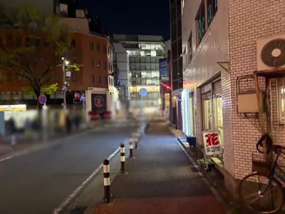 ドエムへの道順 14／15：直進します。