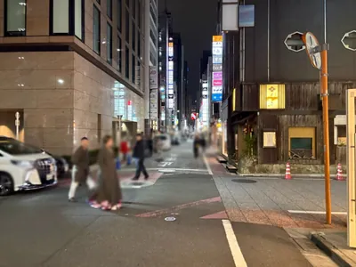 フクへの道順 8／10：一つ目の十字路を越えて直進を続けます。