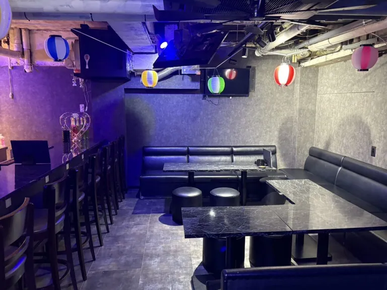四ツ谷 サロンド四谷の店内
