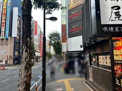 グレへの道順 10／13：右手の一つ目の路地を越えます。