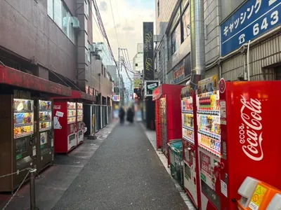 ララァへの道順 6／8：直進します。