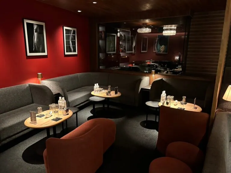ジェントルマンズクラブ （Gentleman’s club）の店内
