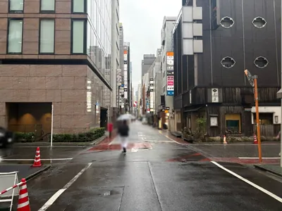 ナカムラへの道順 8／9：一つ目の十字路を終えて直進します。