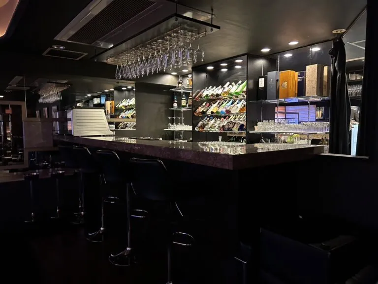 グラフの店内