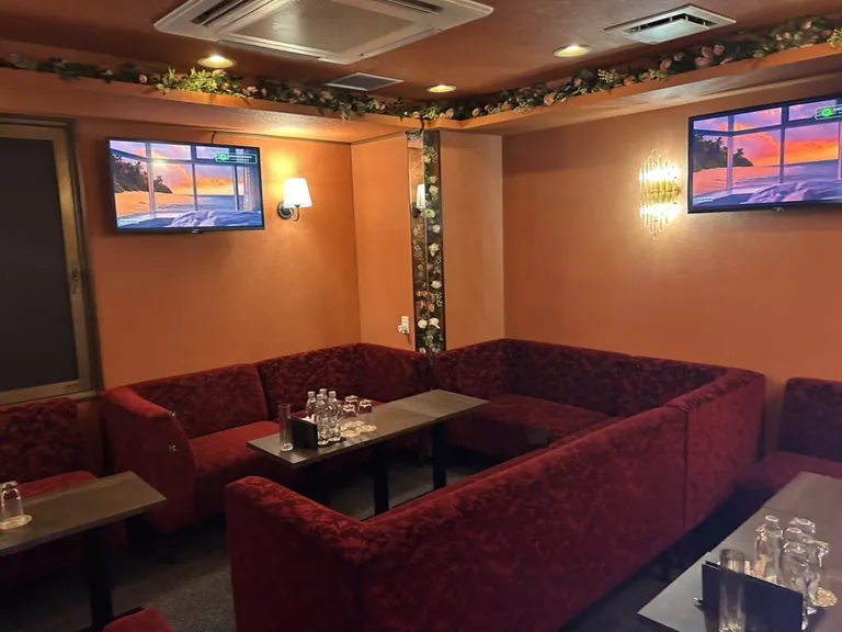 ダブルアールの店内
